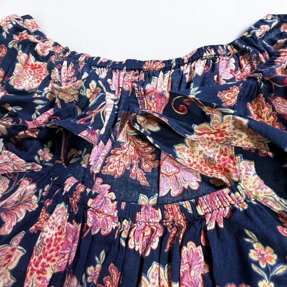 Old Navy navy keyhole